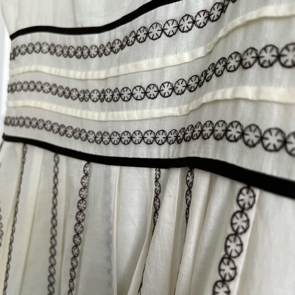 Vintage Ann Taylor embroidered dress. - Picture 3 of 6